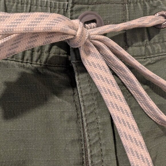 Vuori Ripstop Pants in Army - Picture 5 of 14